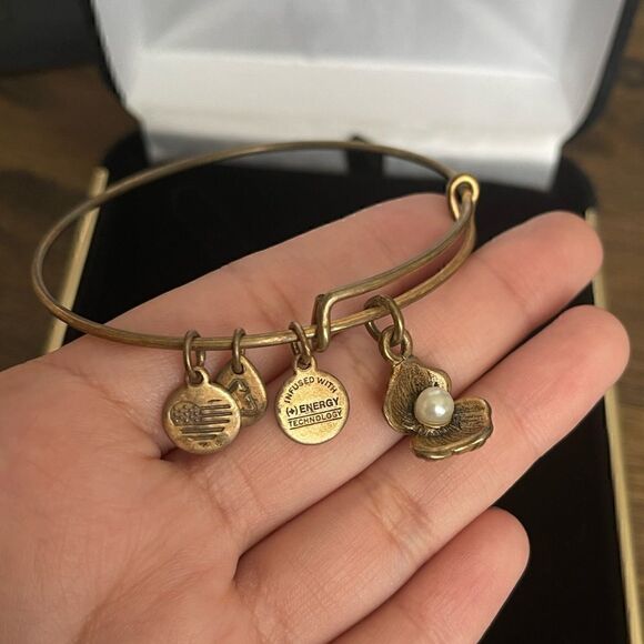 Alex and Ani conch bracelet - Picture 1 of 5